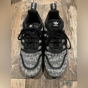 Men’s Sz 10.5 Adidas Mens Multix GZ5477 Gray Running Shoes Sneakers.